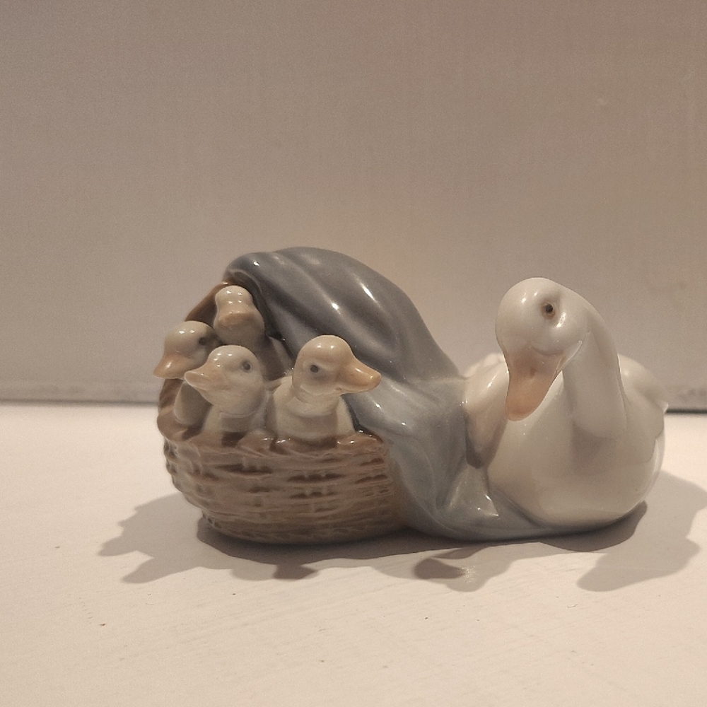 Lladro #4895 "DUCKLINGS" Vintage Ceramic Figurine